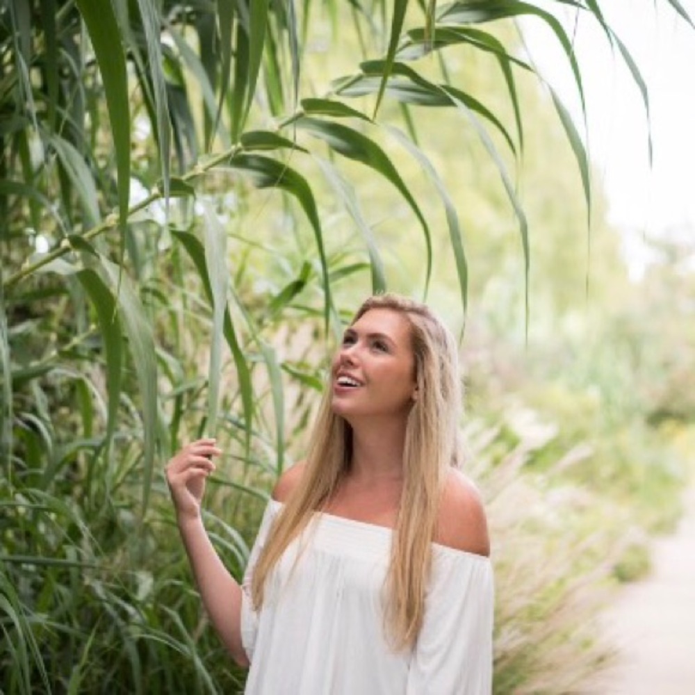 Meet your Posher, Alix